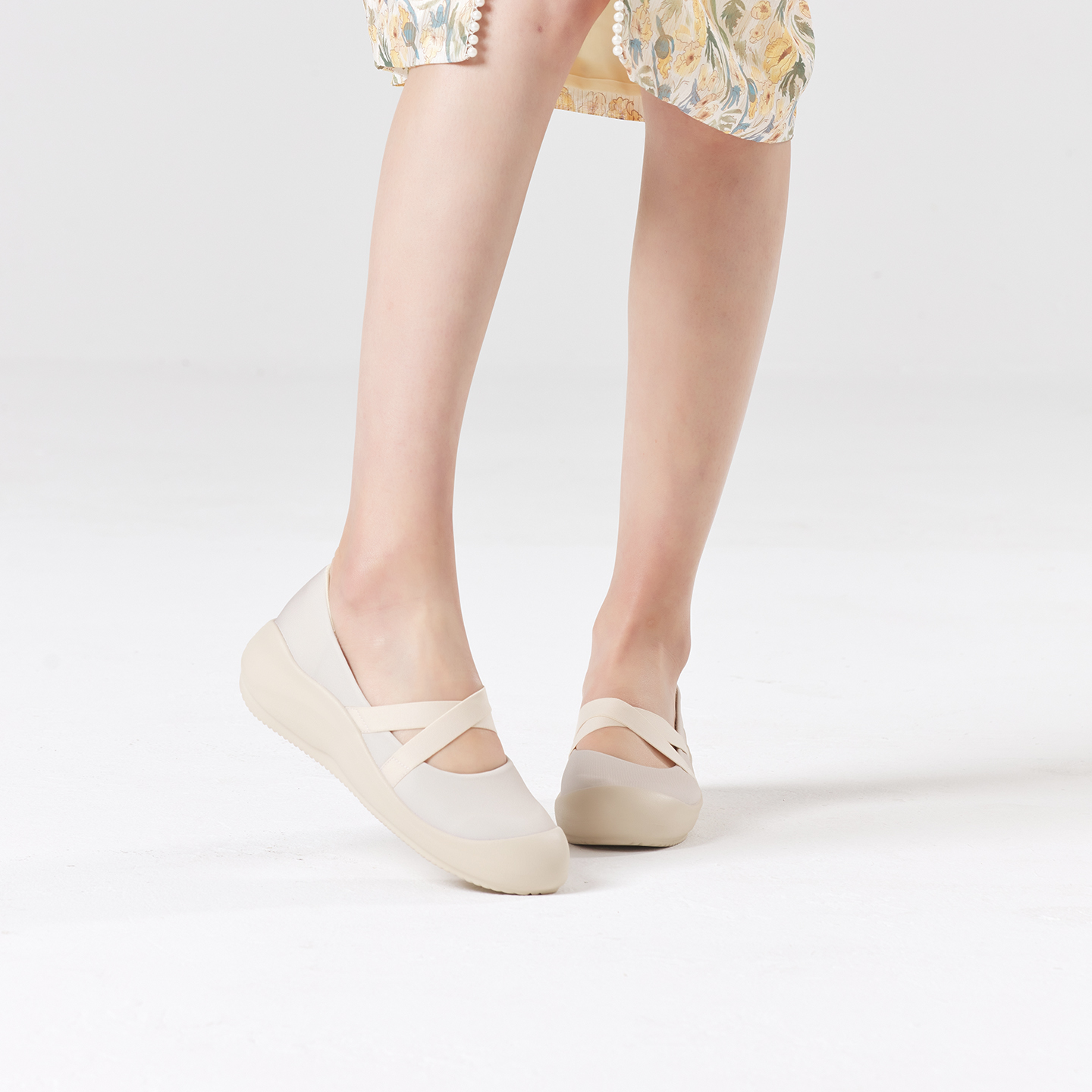 B1004 footwear photo 18