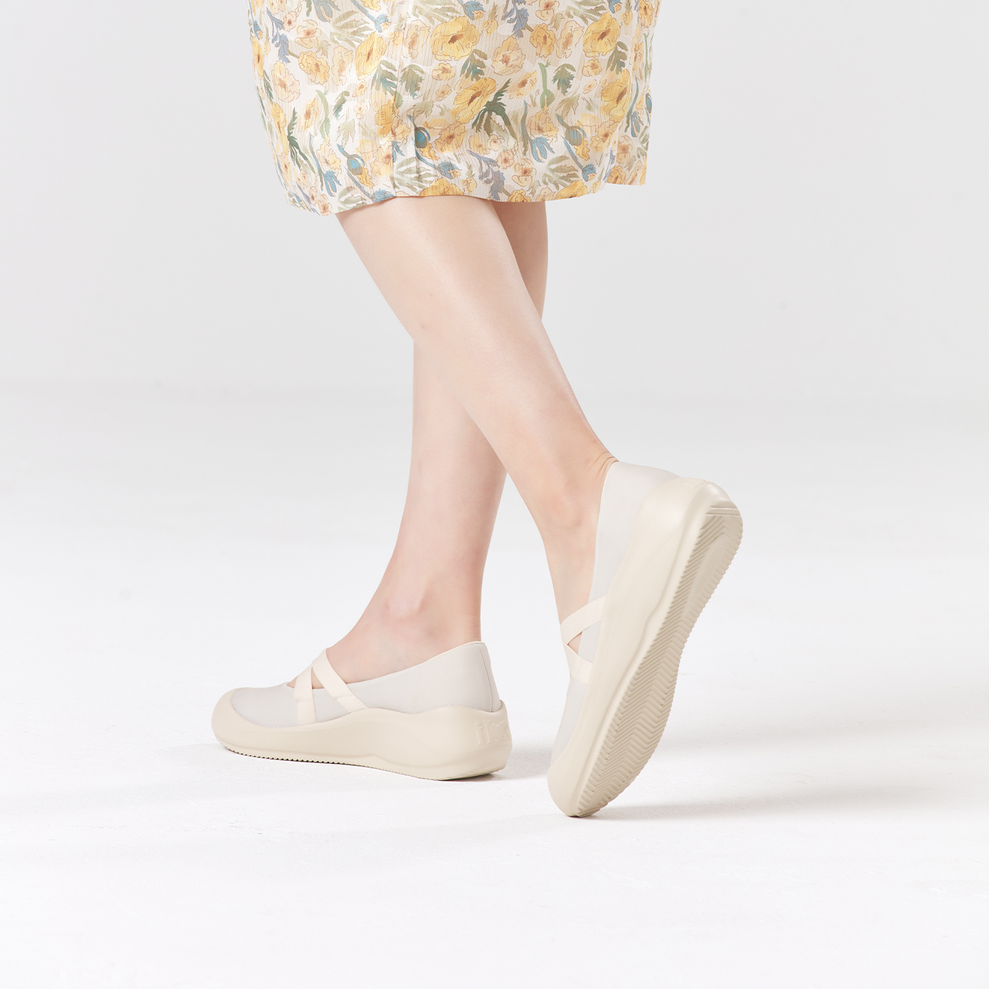 B1004 footwear photo 19