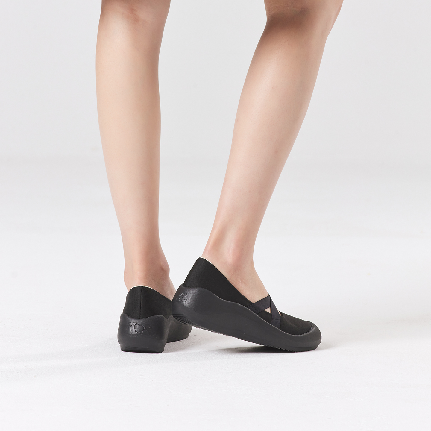 B1004 footwear photo 27