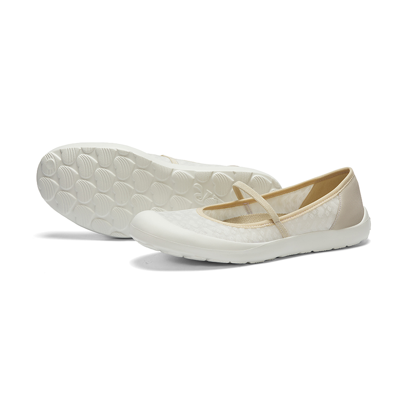 B1005 footwear photo 17