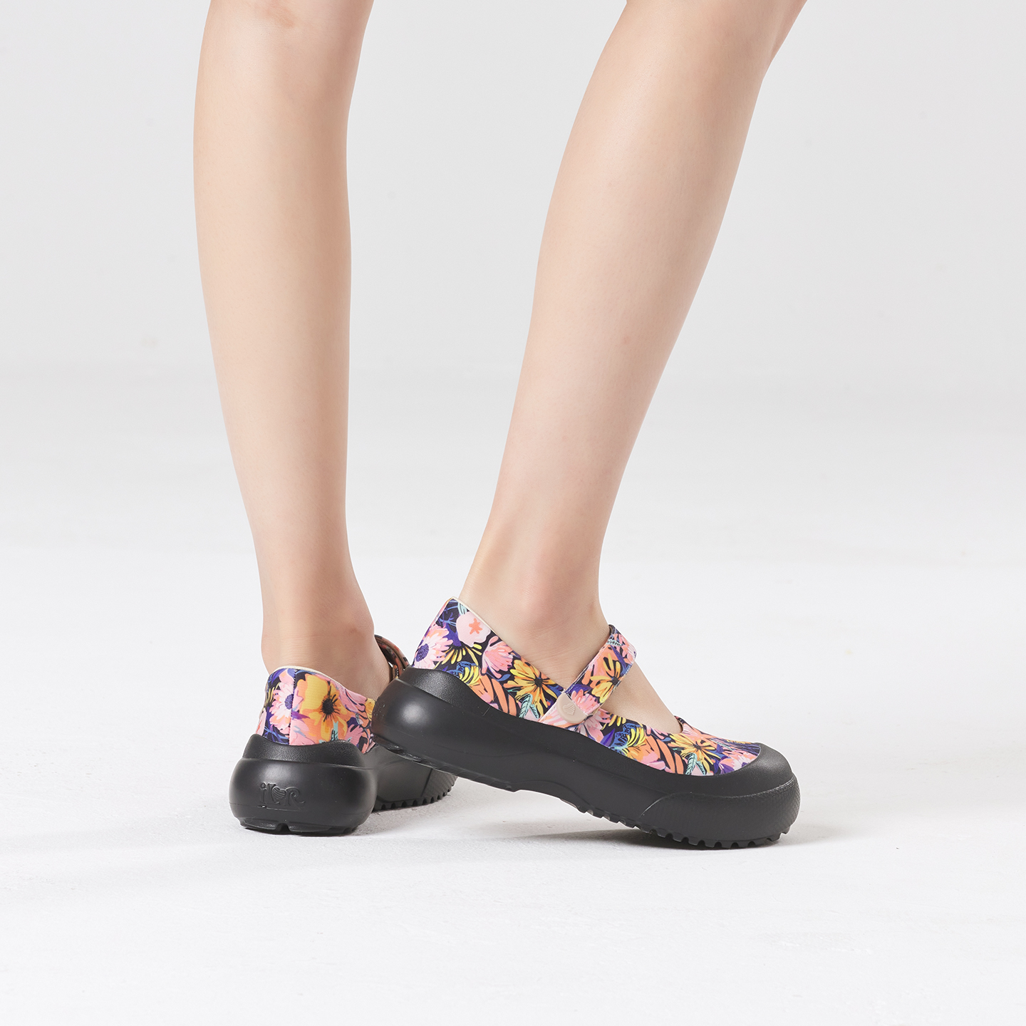 B1009 footwear photo 7