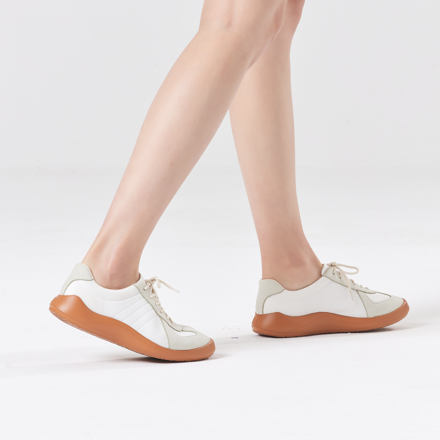 B1010 footwear photo 13