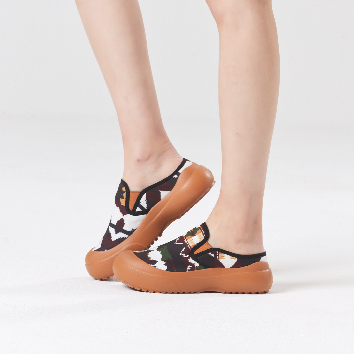 B1011 footwear photo 4