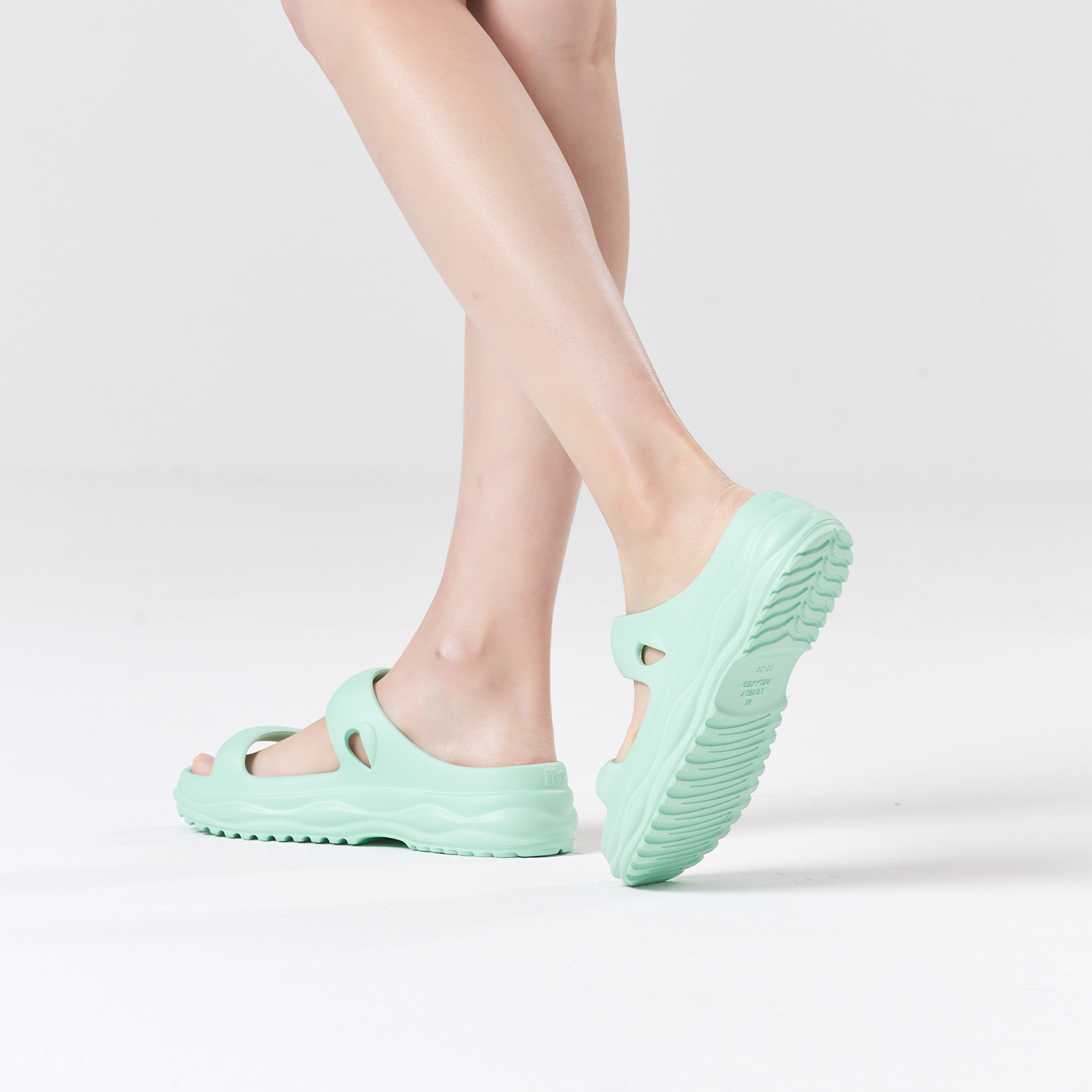 B1016 footwear photo 12