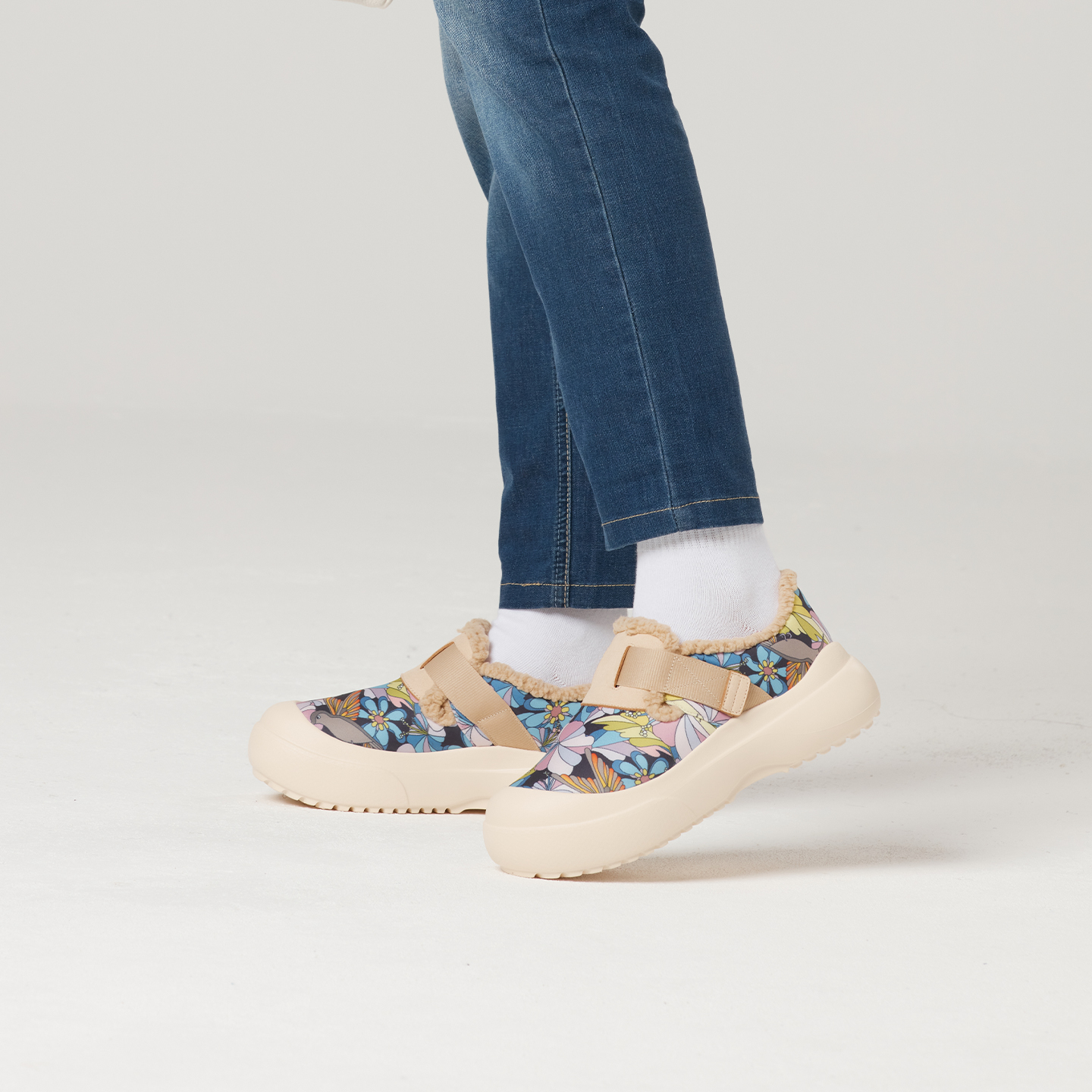 B1201 footwear photo 13