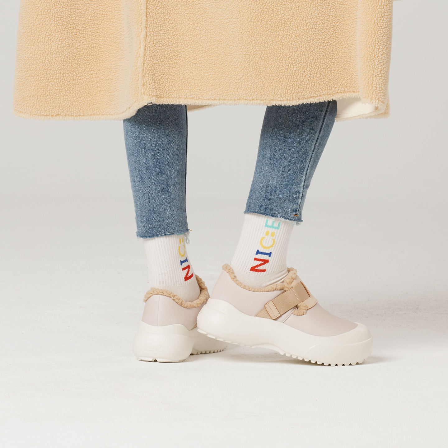 B1201 footwear photo 35