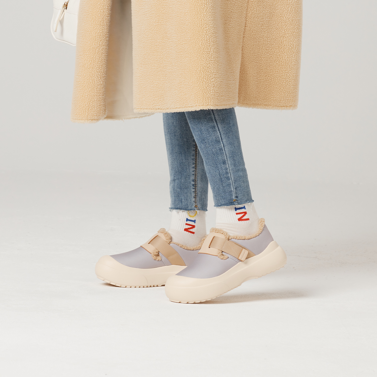 B1201 footwear photo 5