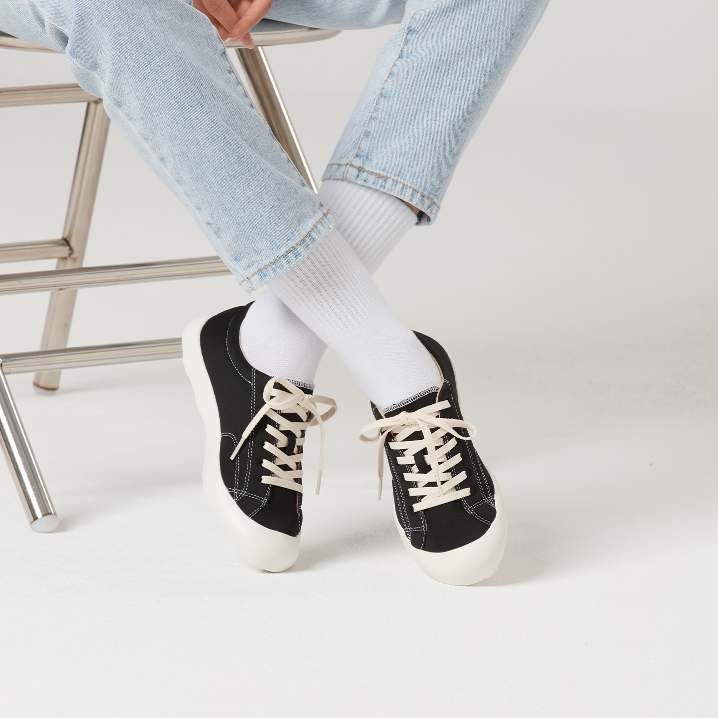 B1204 footwear photo 12