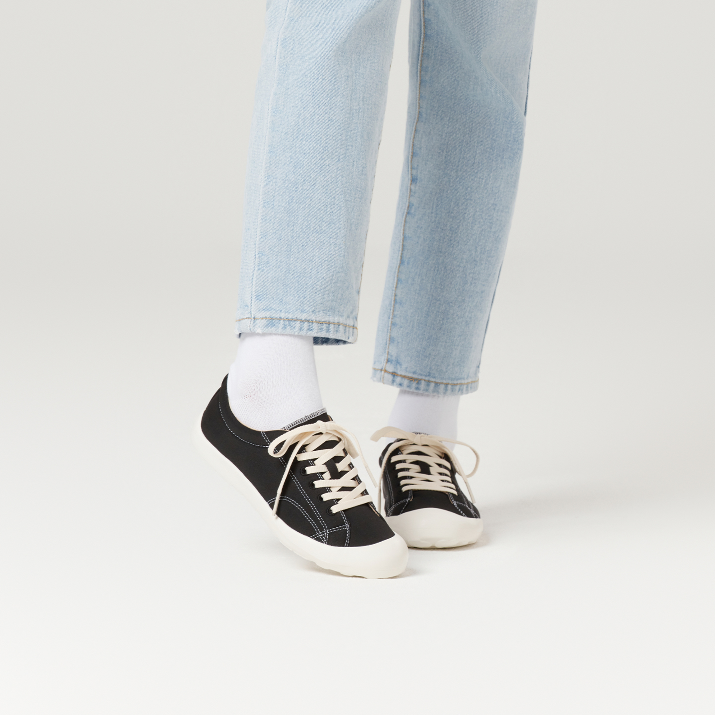 B1204 footwear photo 14