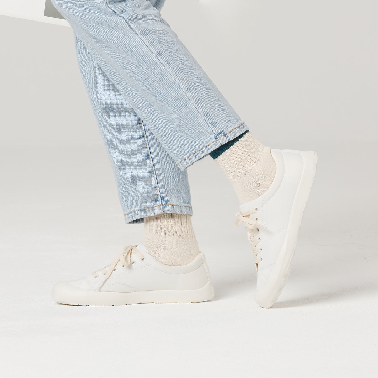 B1204 footwear photo 21