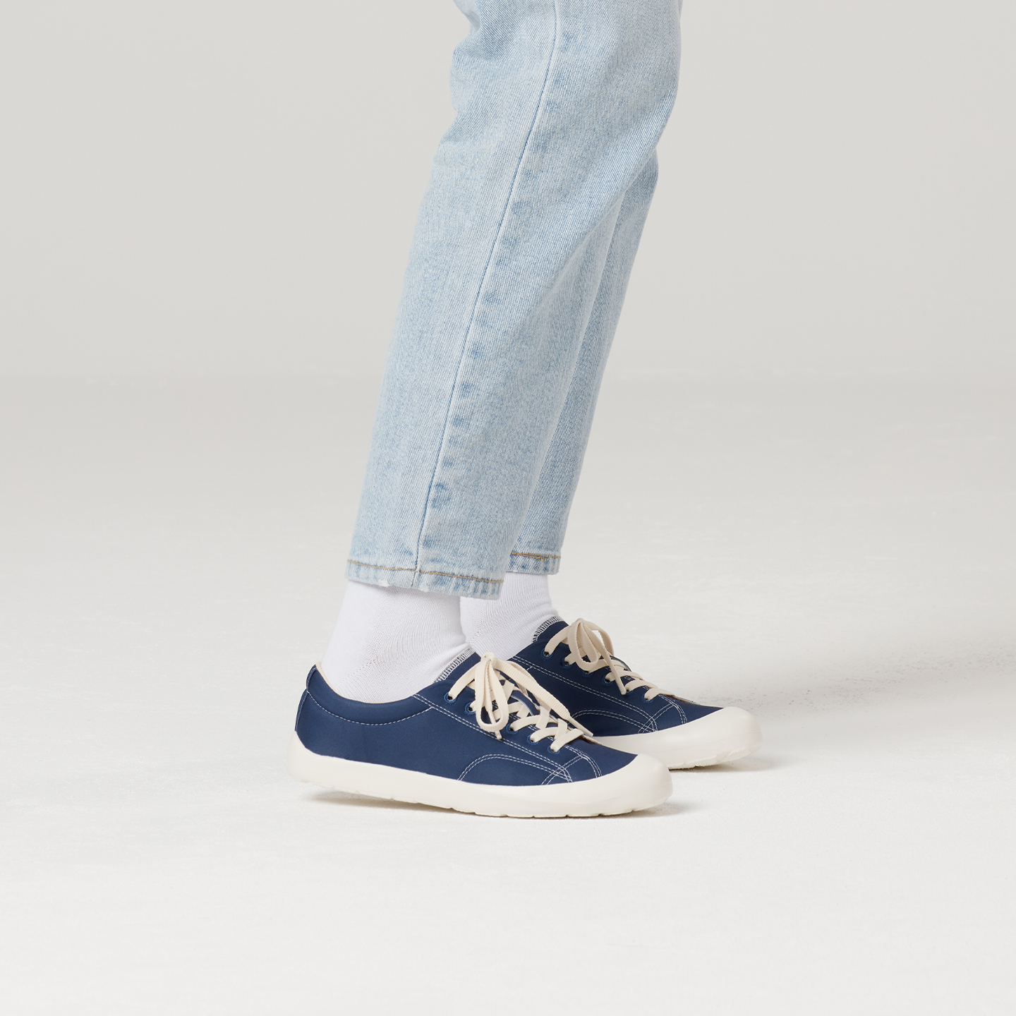 B1204 footwear photo 6