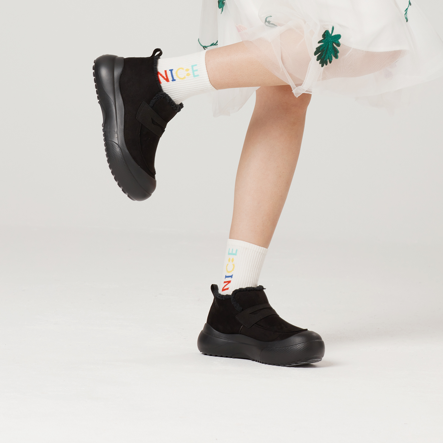 B1303 footwear photo 21