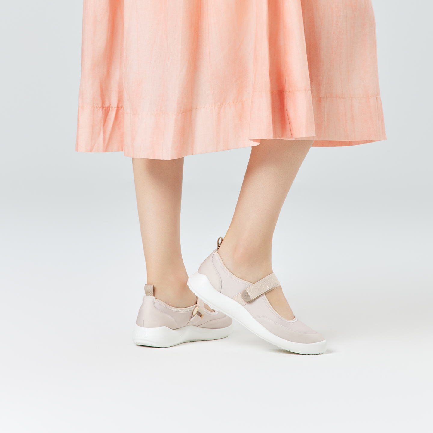 B2003 footwear photo 5