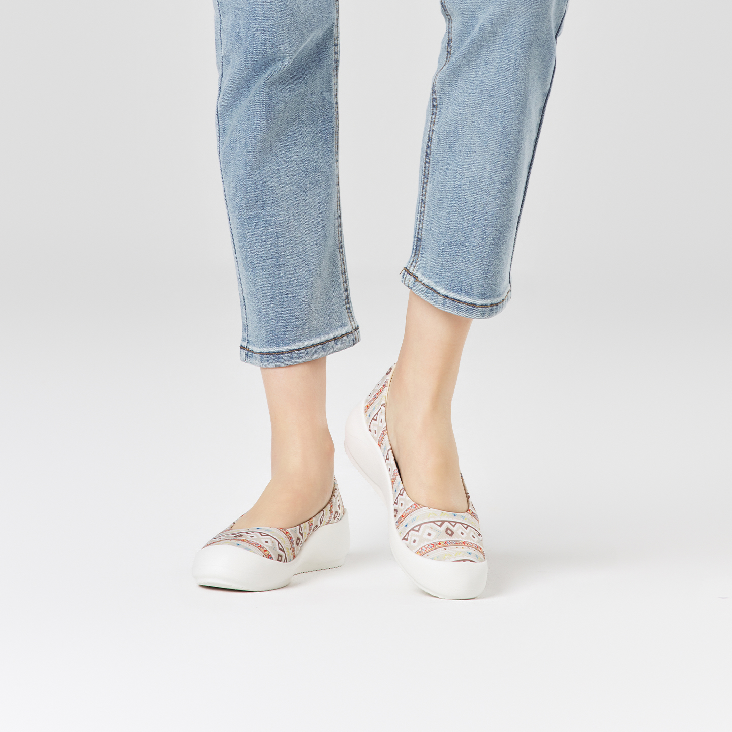 B2006 footwear photo 13