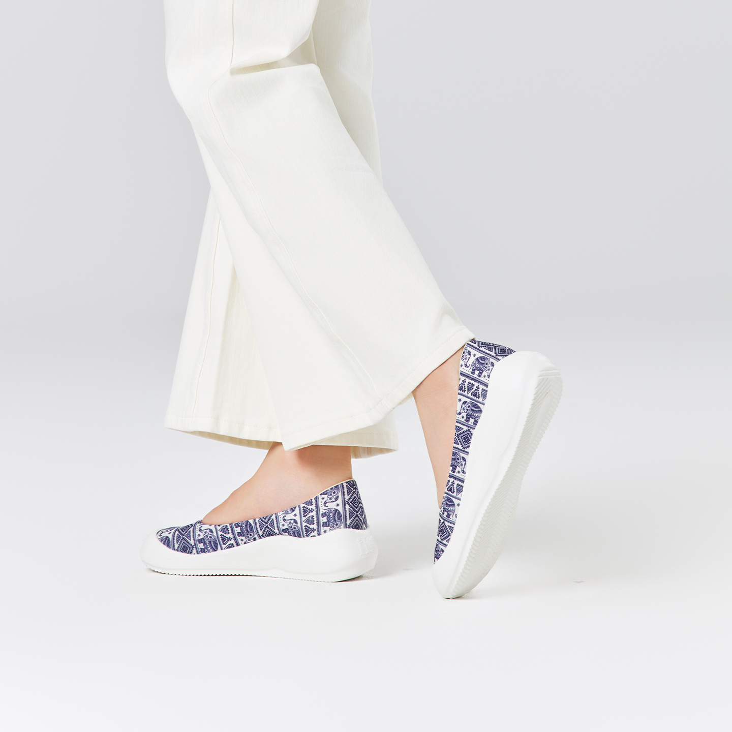 B2006 footwear photo 21