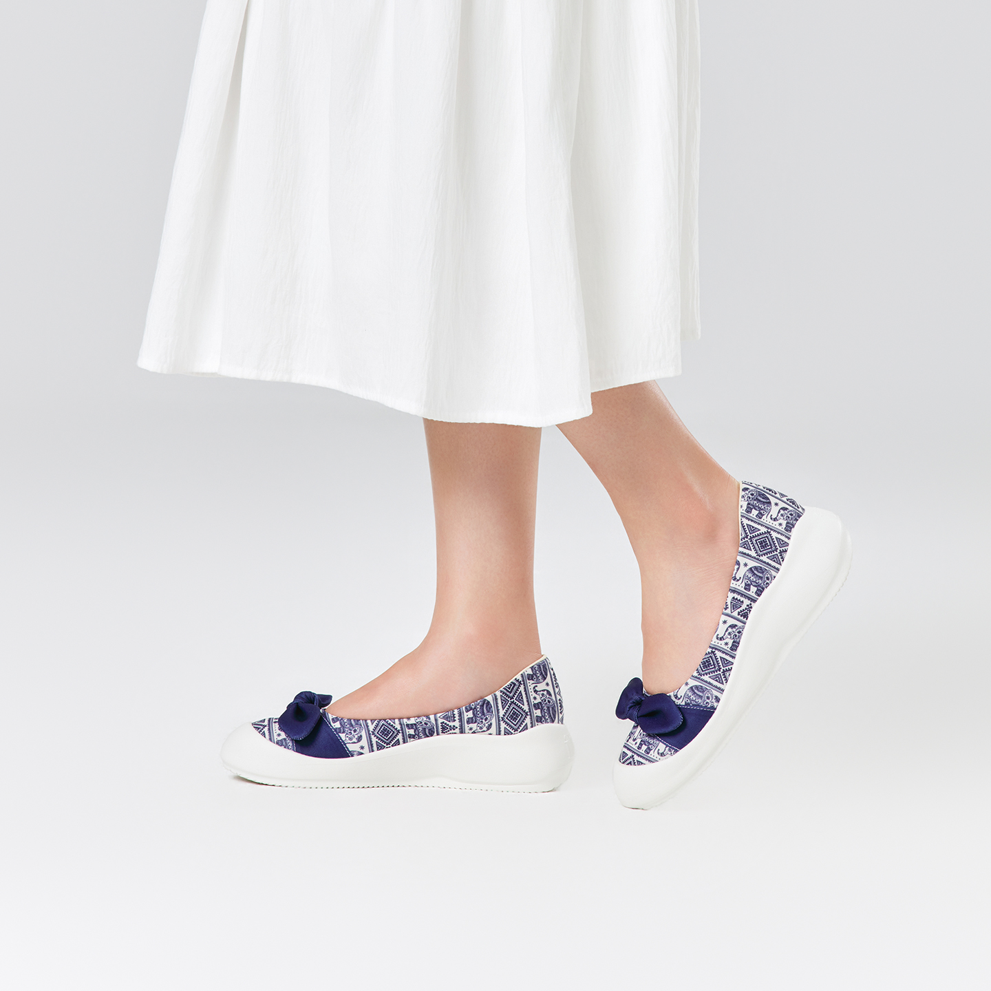 B2008 footwear photo 5