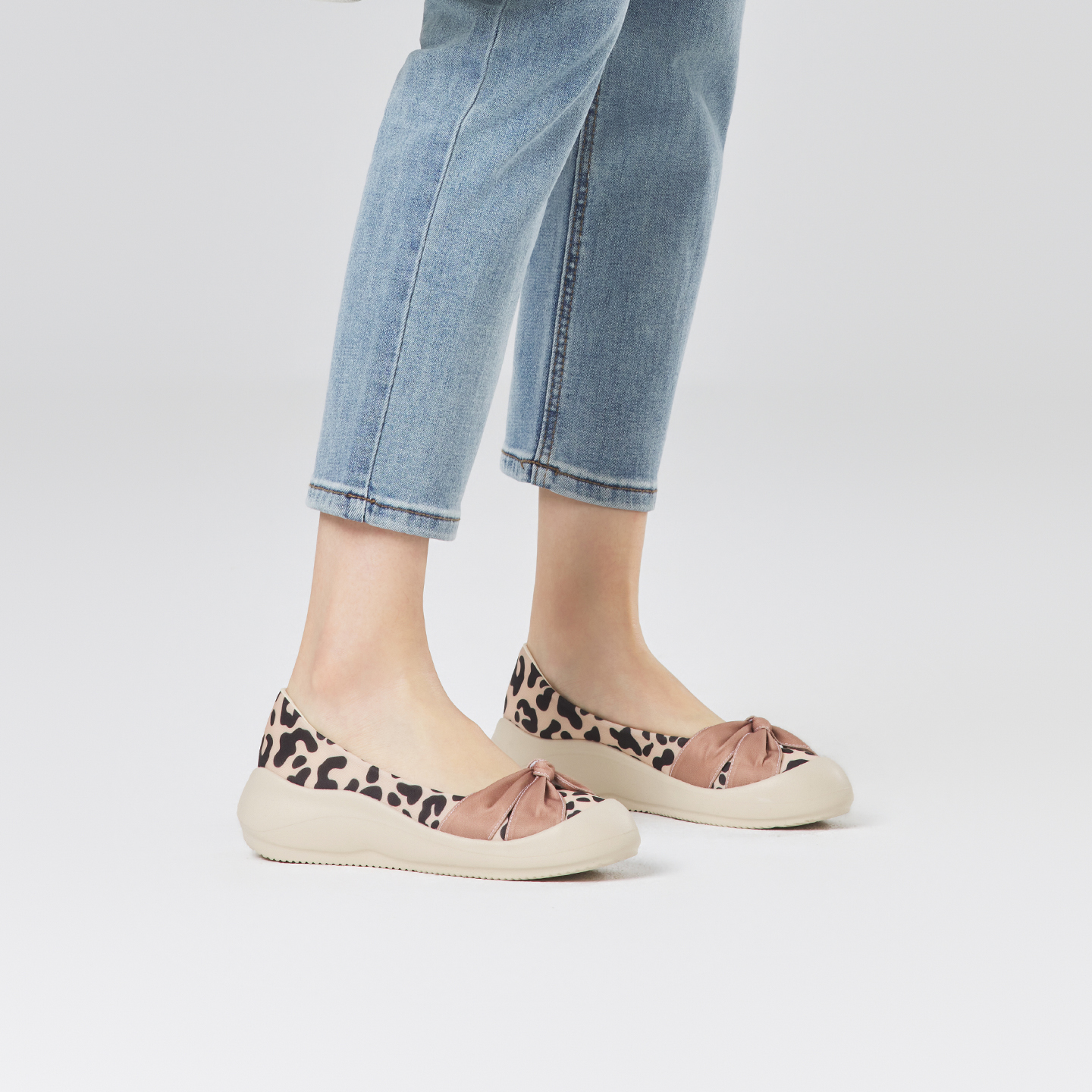 B2009 footwear photo 19