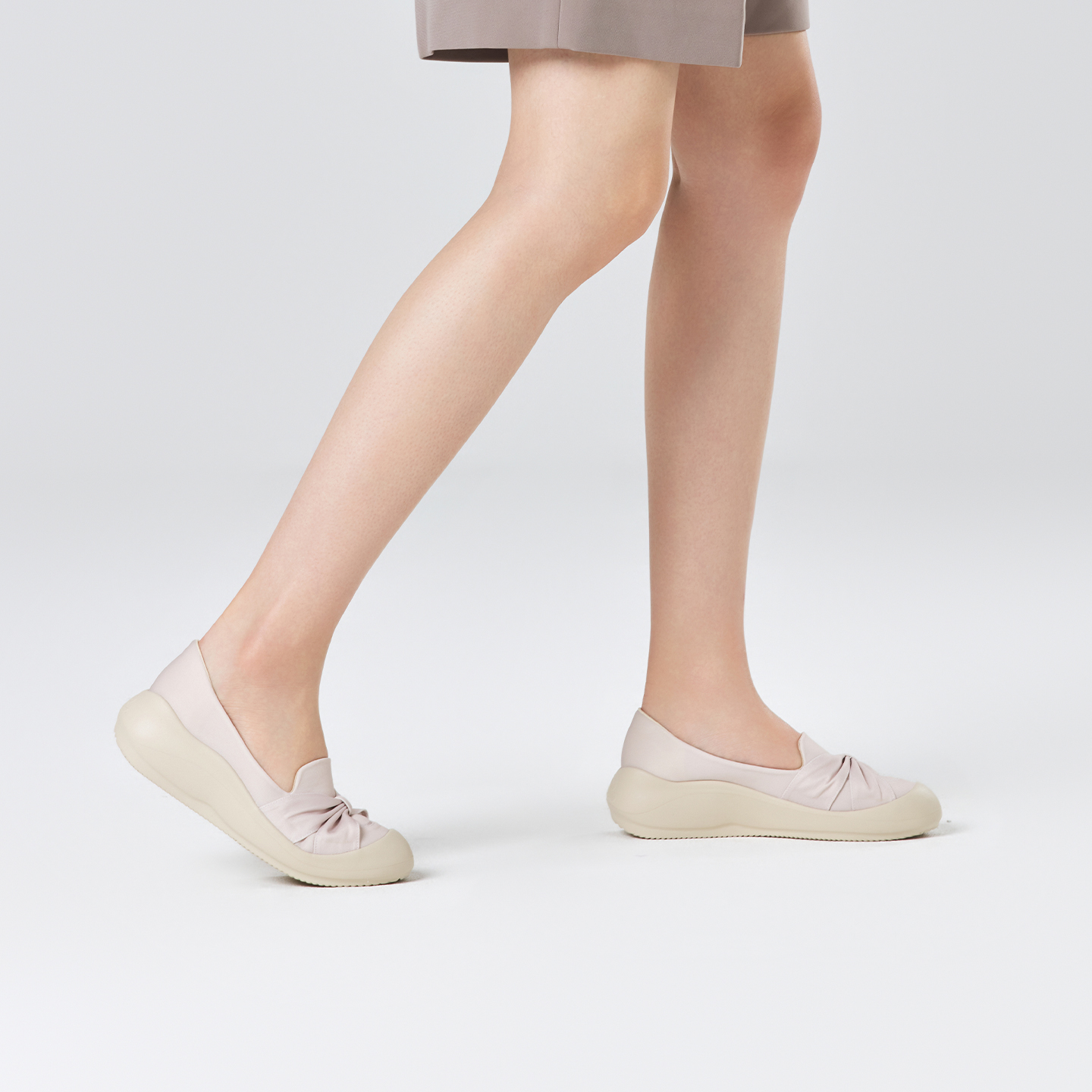 B2010 footwear photo 11