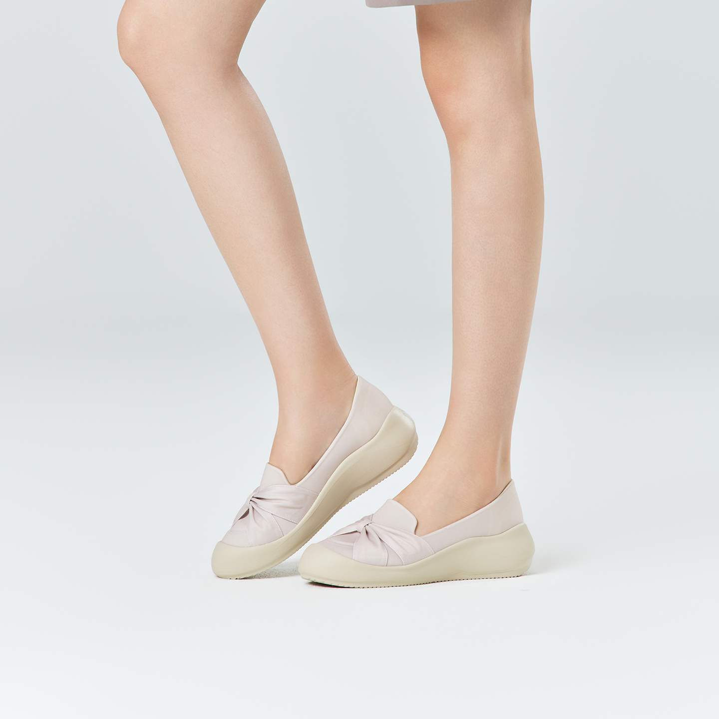 B2010 footwear photo 13