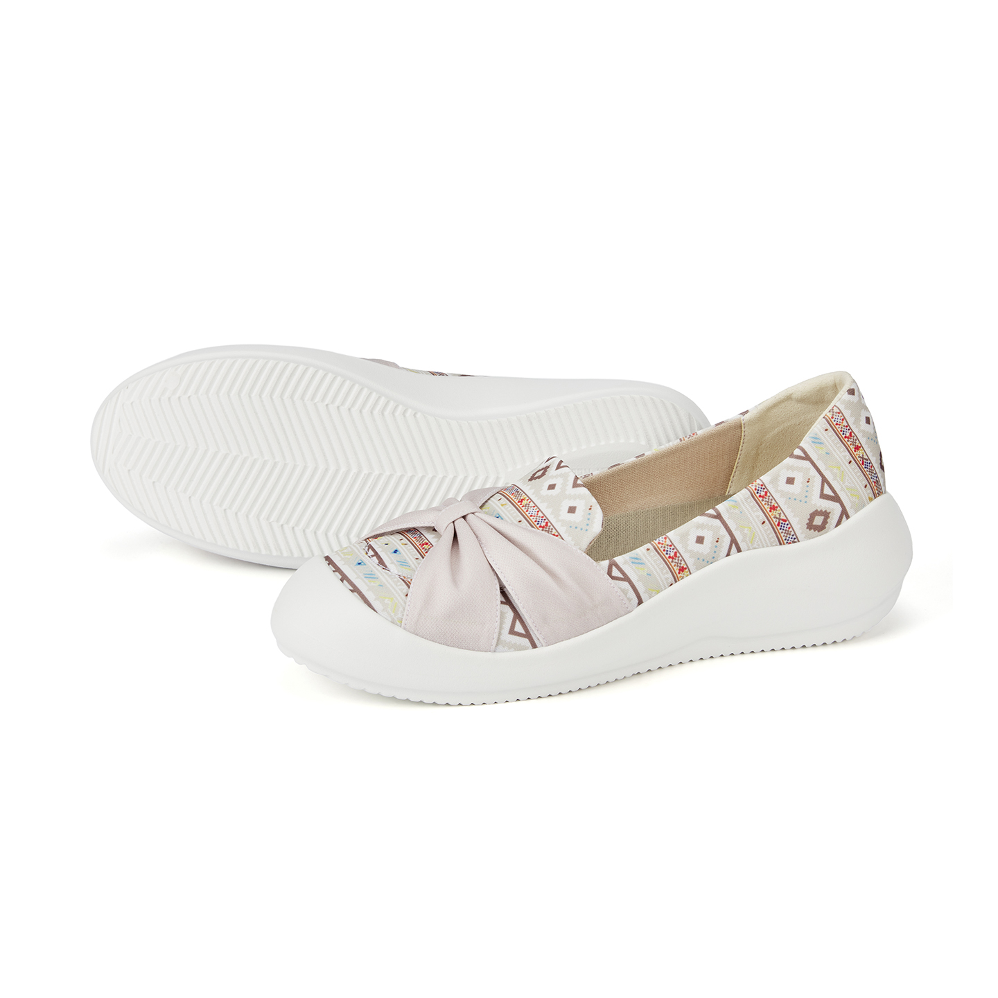 B2010 footwear photo 3