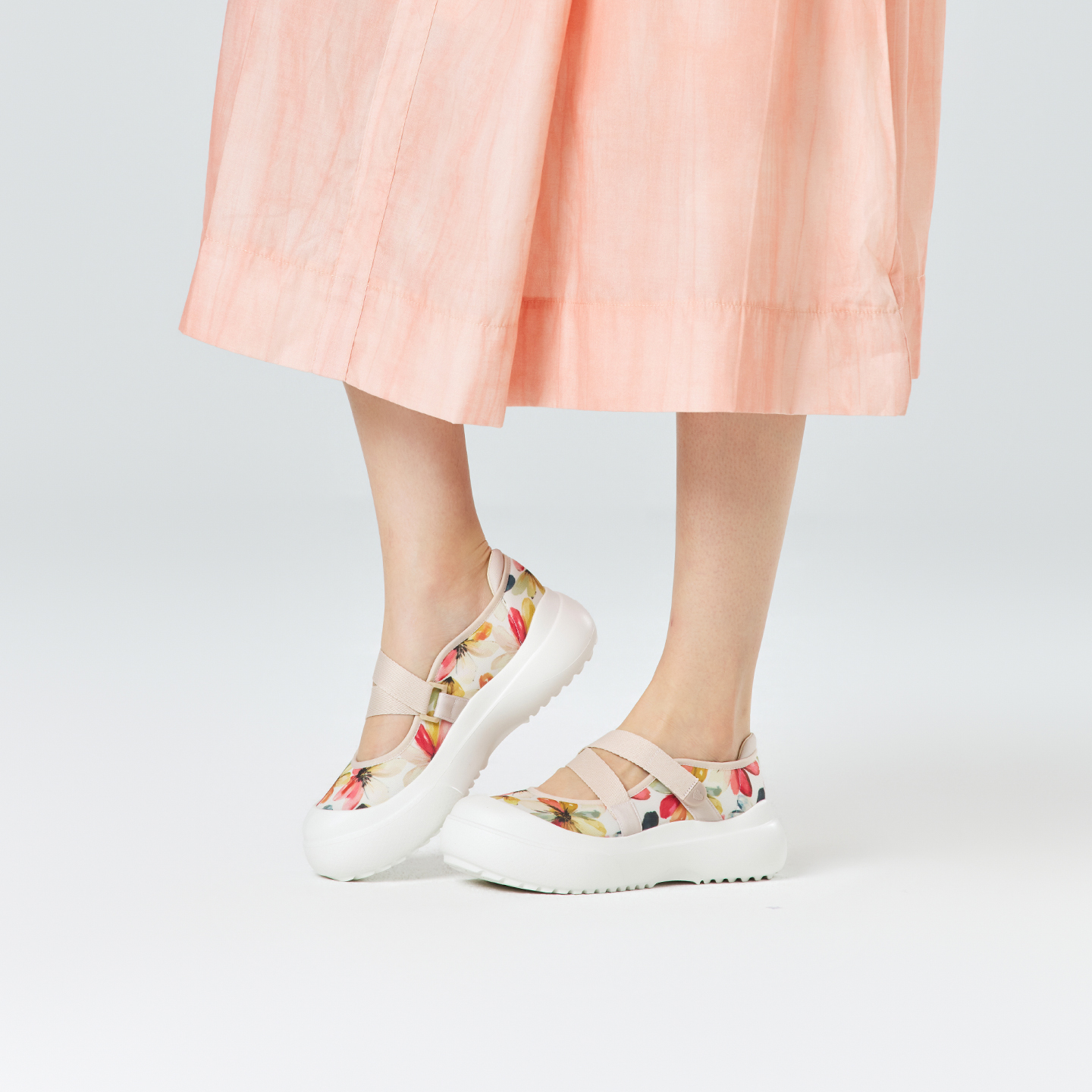 B2013 footwear photo 4