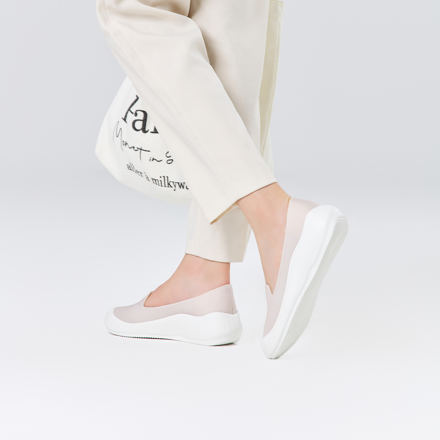 B2016 footwear photo 12